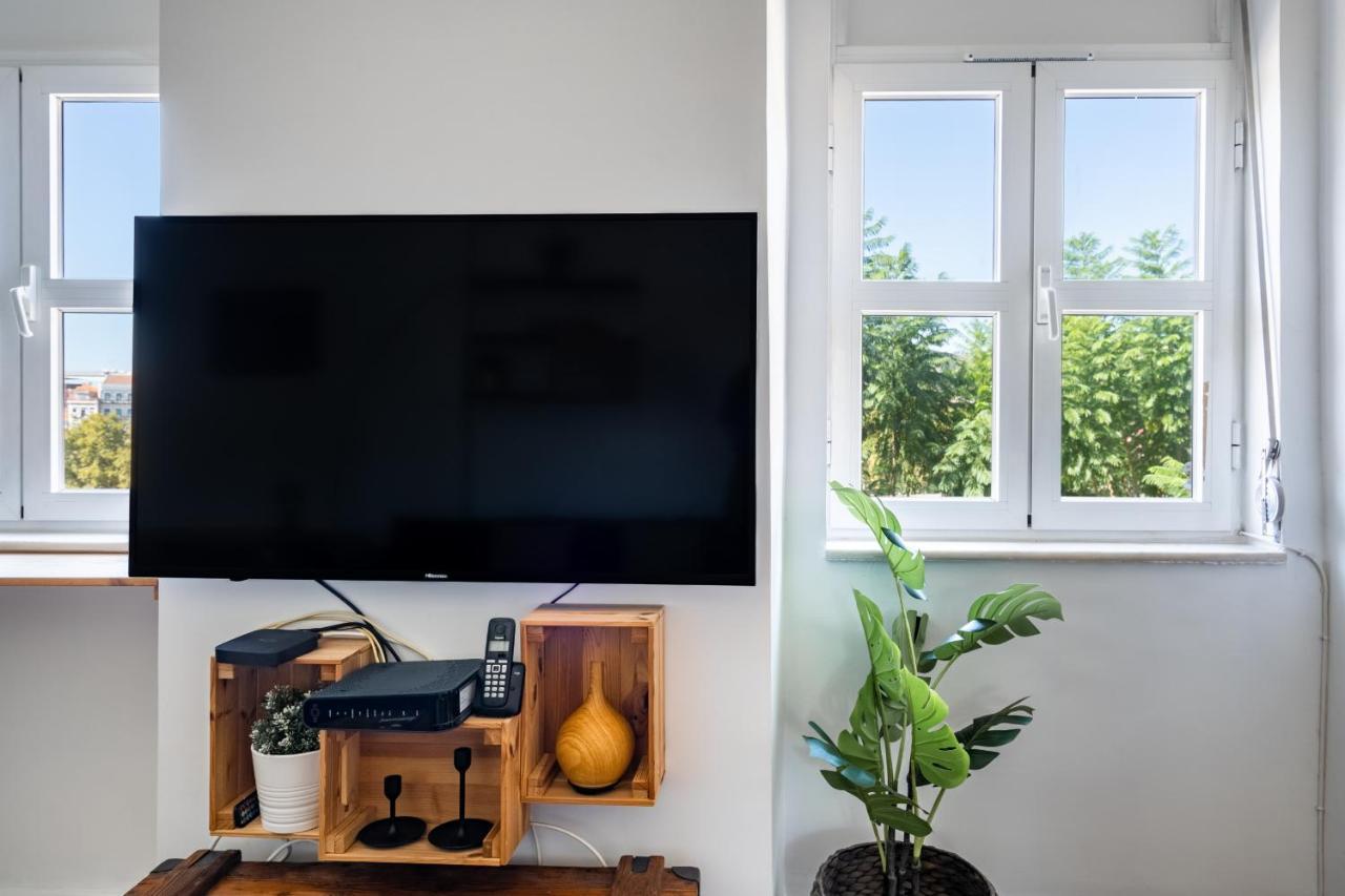T1 Apt In Alcantara 15 Mins From Docas * Lissabon